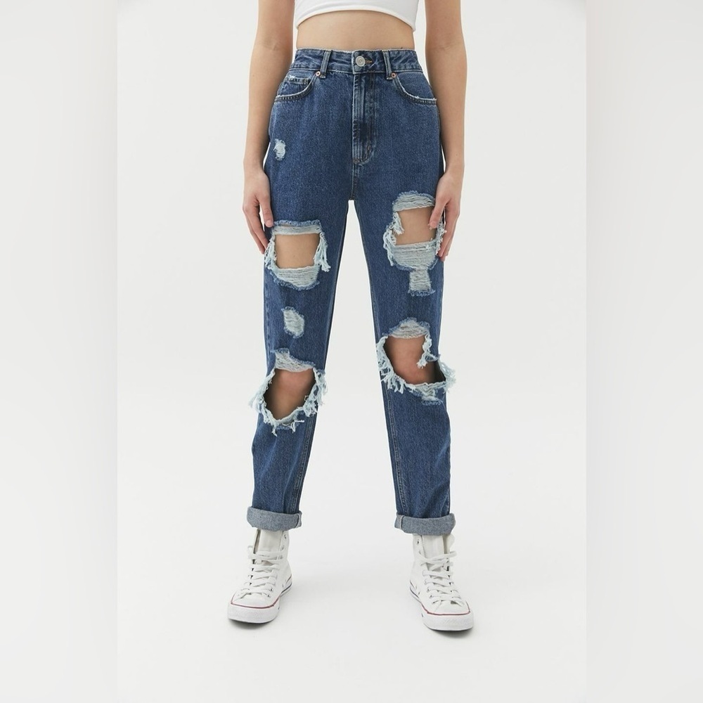 BDG Urban Outfitters High-Waisted Mom Jean Rigid Denim Destroyed Medium Wash 27